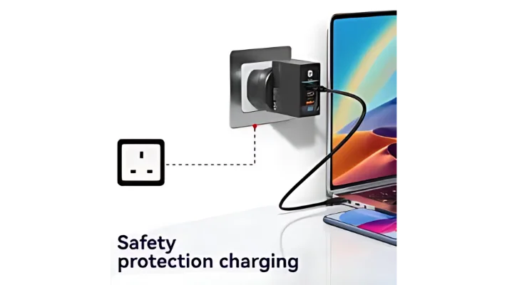 Moxom MX-HC171 Universal Travel Adapter For UK - Saif Al Najmi Kw