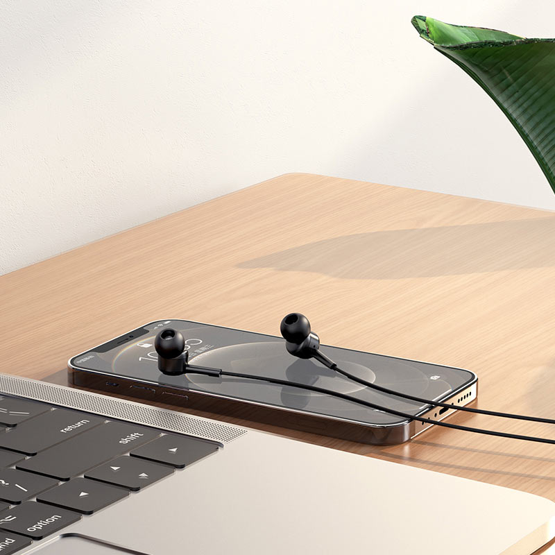 M82 La musique universal earphones with mic - black - Saif Al Najmi Kw